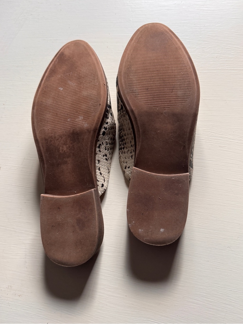 Madden Girl Black & Tan Snake-Print Slide Pointed Toe Low Heel mules Sz 7.5 - Picture 2 of 10
